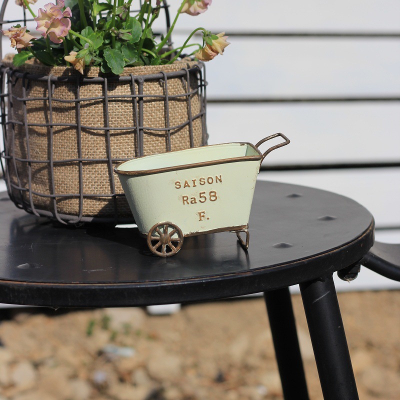 Vintage Iron Two-Wheel Cart Pl - Pilea Peperomioides avaliação e preço